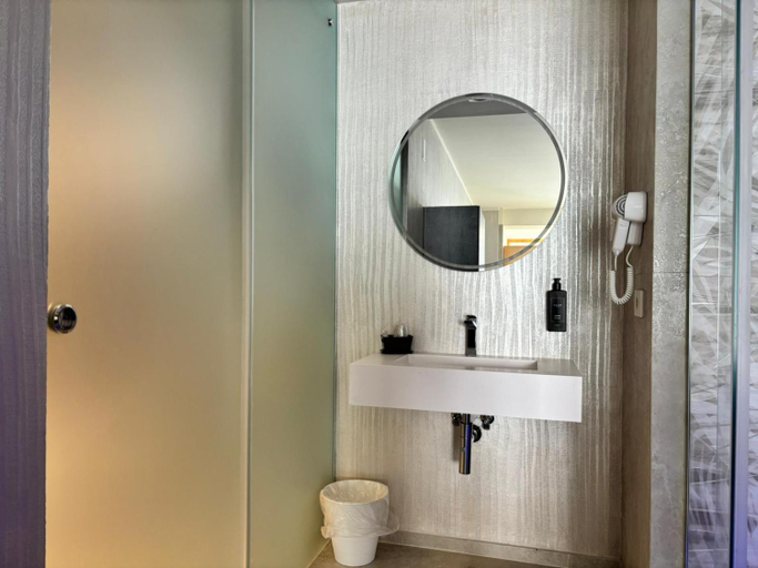 Bathroom 5, Catania Sea Palace Hotel, Catania