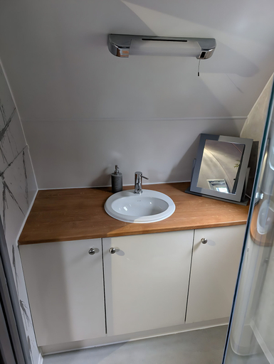 Bathroom 4, Caplor Glamping and Lodges, Herefordshire