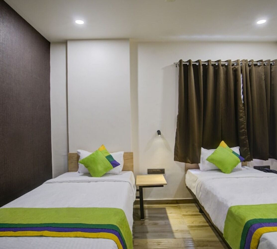 Bedroom 5, Hotel Grand Lotus Banquet and Rooms, Surat
