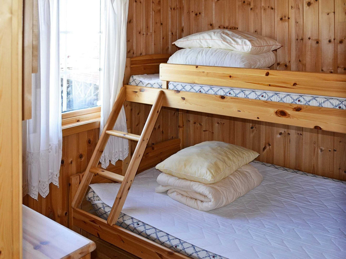 Bedroom, 3 Person Holiday Home in Henningsvaer, Vågan