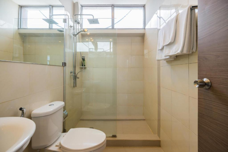 Bathroom 10