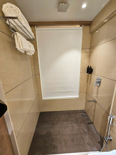 Bathroom 5, Hotel Golden Nest - Thane , Thane