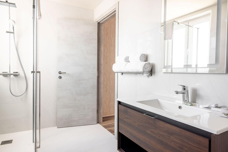 Bathroom 4, C'est La Vie Boutik Swieqi