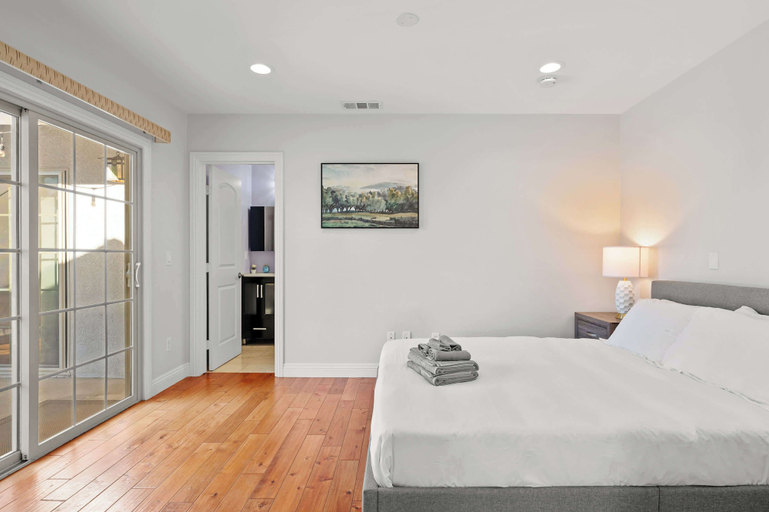 Bedroom 3, Luxury Estate With Sparkling Pool & Elegant Amenities, Los Angeles