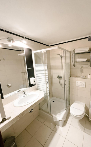 Bathroom 5, Hotel Korona Eger Wellness and Conference Hotel, Eger