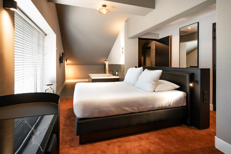 Bedroom 3, Van der Valk TheaterHotel De Oranjerie, Roermond
