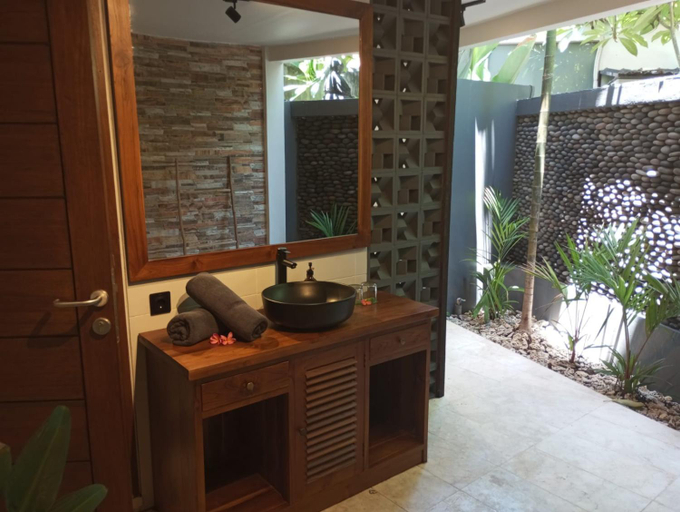 Bathroom 11