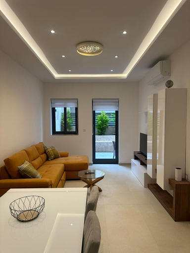 Others 5, Acacia Avenue Apartments