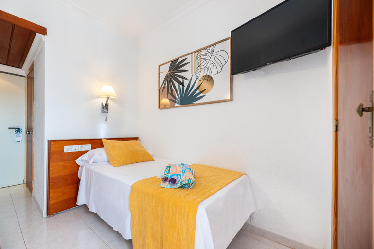 Bedroom 3, Aparthotel Vibra Bay, Baleares