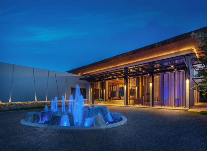 Exterior & Views