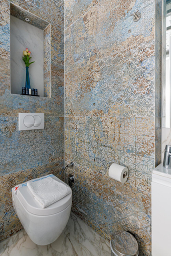 Bathroom 15