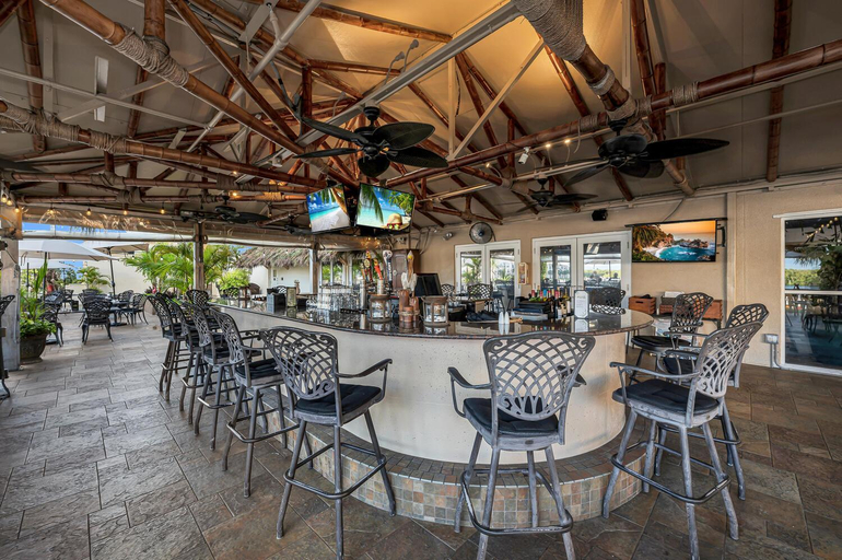 Food & Drinks 4, Bayfront Inn 5th Avenue, Collier