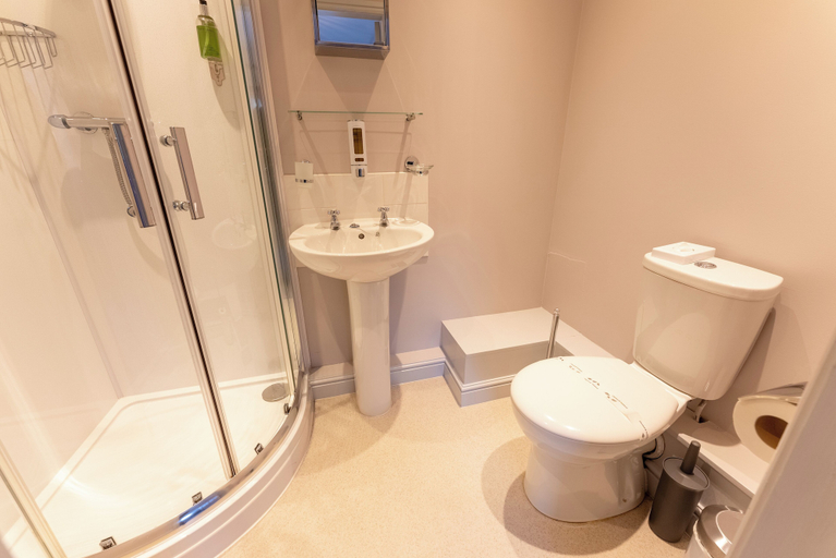 Bathroom 4, Oakerthorpe Holiday Village, Derbyshire