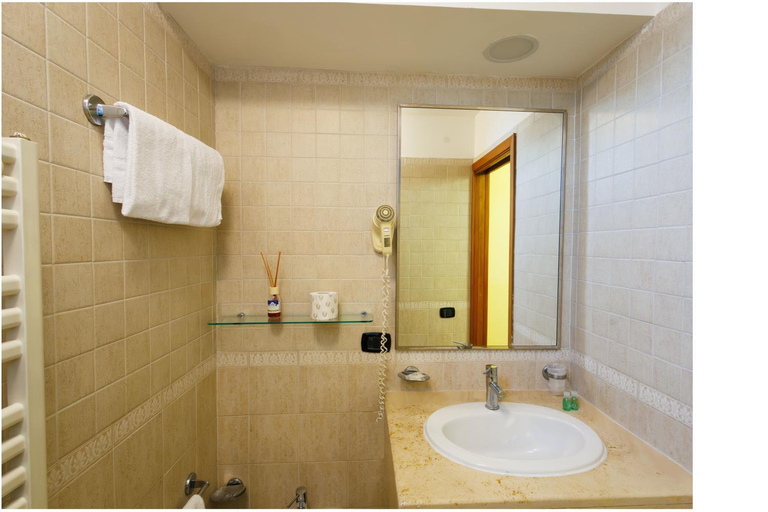 Bathroom 3, Hotel Terminal NEW, Rome