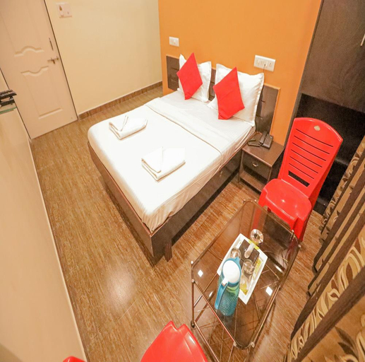 Others 4, Hotel Sainiwas, Pune