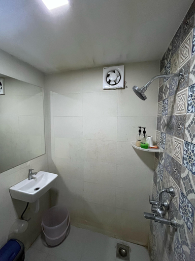 Bathroom, Half Orange Hostel, North Goa
