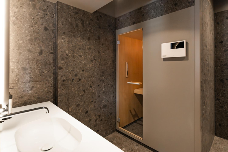 Bathroom 4, Van der Valk TheaterHotel De Oranjerie, Roermond