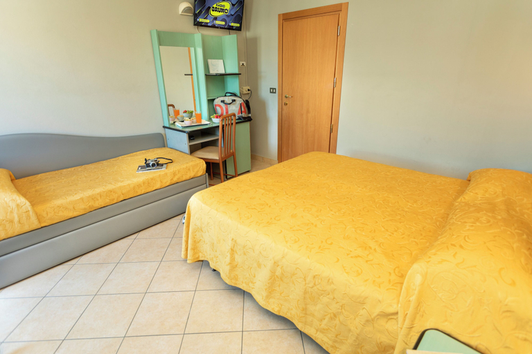 Bedroom 3, Family Hotel Mediterraneo, Forli' - Cesena