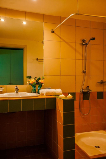 Bathroom 4, Nautilus Dome, South Aegean
