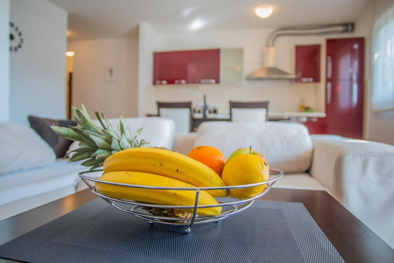 Food & Drinks 3, Olea, Two-Bedroom Duplex Suite near Znjan Beach, Split