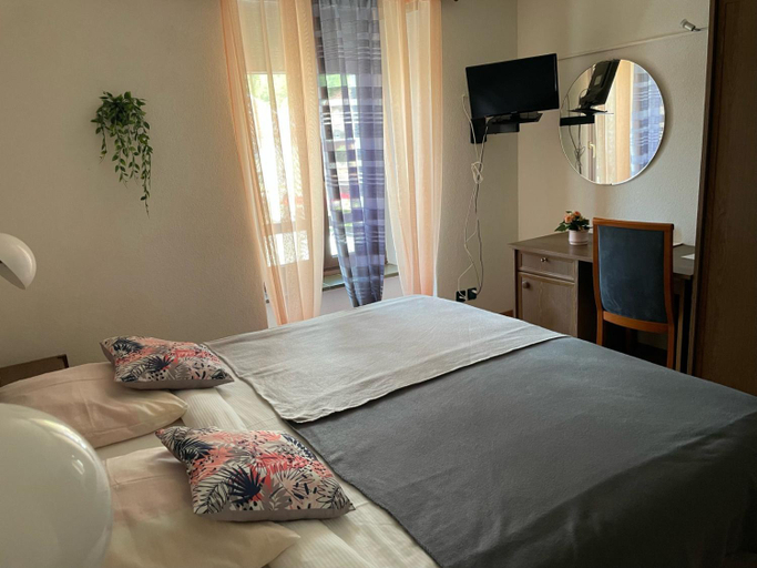 Bedroom 10