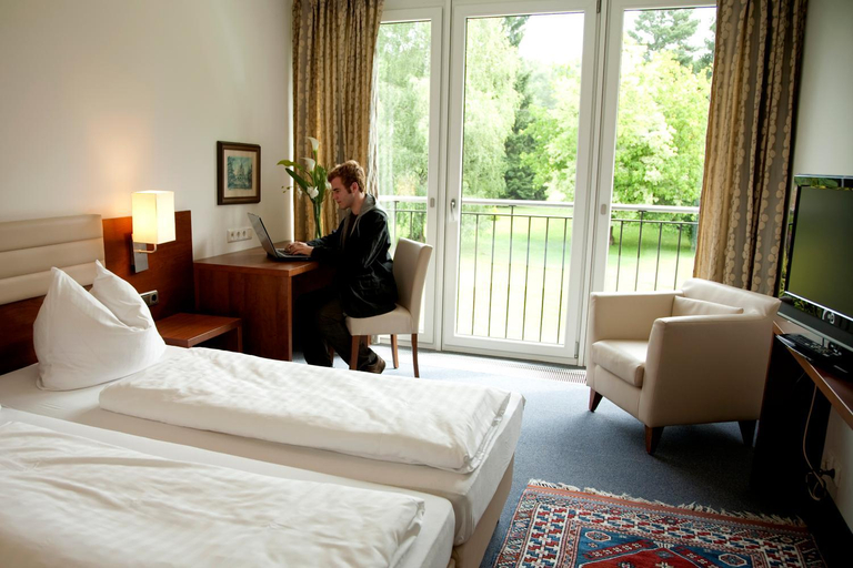 Others 3, Hotel Alhartinger Hof, Linz Land