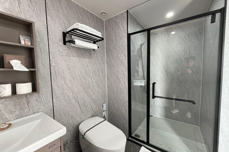 Bathroom 14