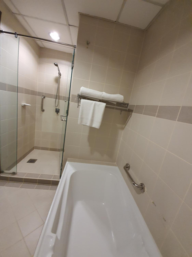 Bathroom 5, Crown Regency Serviced Suites, Kuala Lumpur