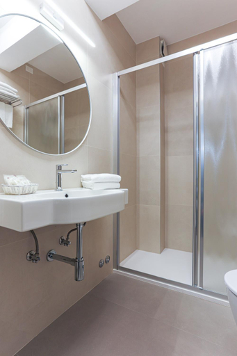 Bathroom 2, Hotel Levante, Venezia