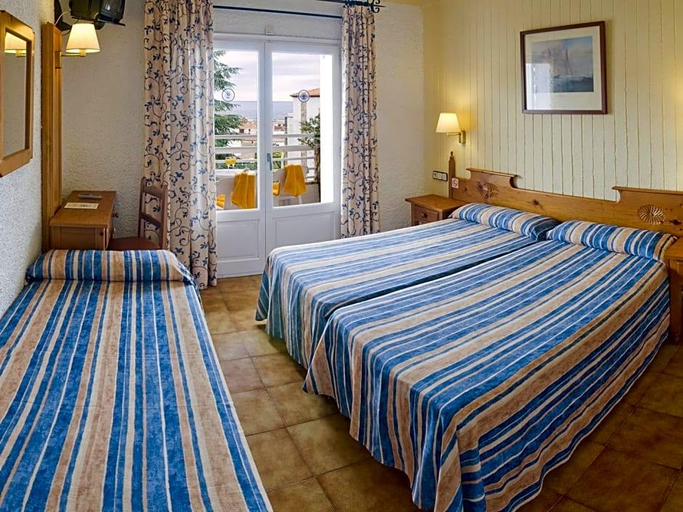 Bedroom 3, Hotel GHT Neptuno-Tossa & Venus SPA, Girona