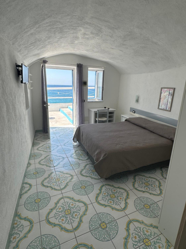 Bedroom 3, Hotel Regina del Mare, Napoli