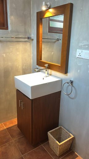 Bathroom 4, Beach Club Apartments, Bentota