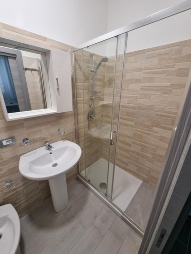 Bathroom 5, Piazza Salotto, Cosenza