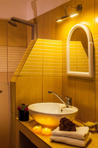 Bathroom 4, Nautilus Dome, South Aegean