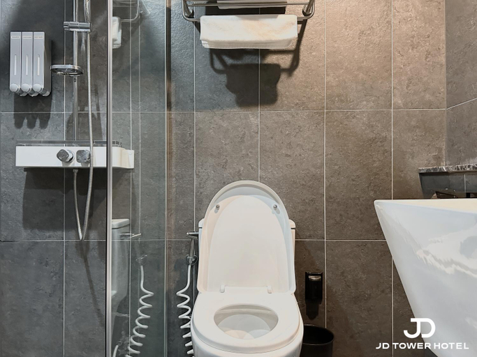 Bathroom, JD Tower Hotel, Jung