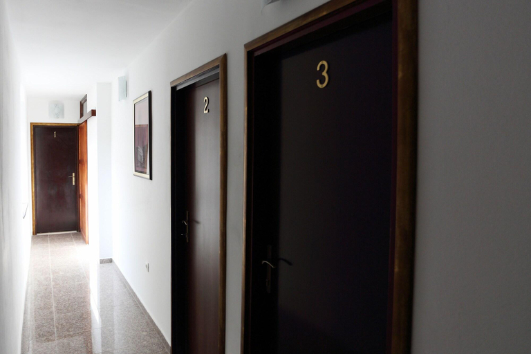 Public Area 2, Golden Gate Rooms, Split