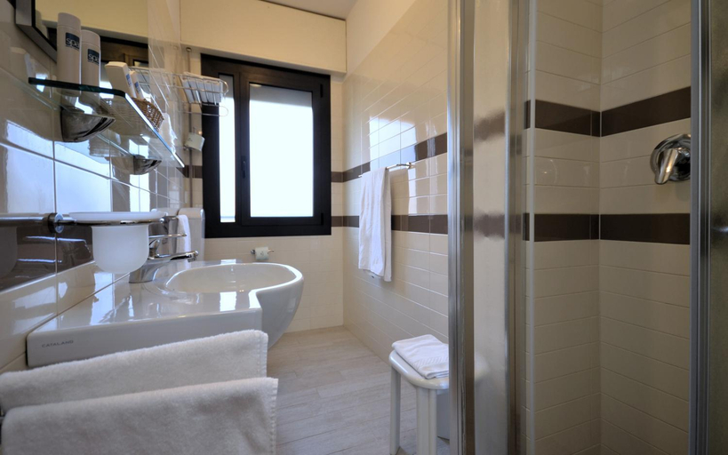Bathroom 4, Olimpia Hotel & Aparthotel, Venezia