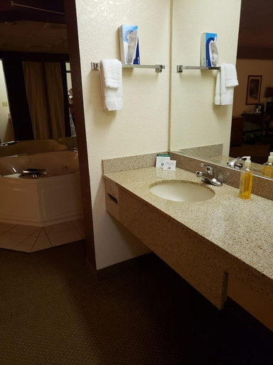 Bathroom 3, MADELIA HOTEL, Watonwan
