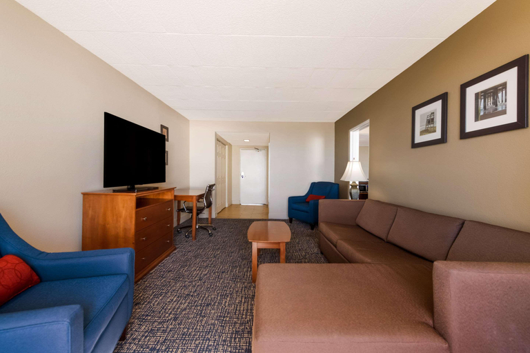 Bedroom 3, Comfort Inn South Oceanfront, Dare