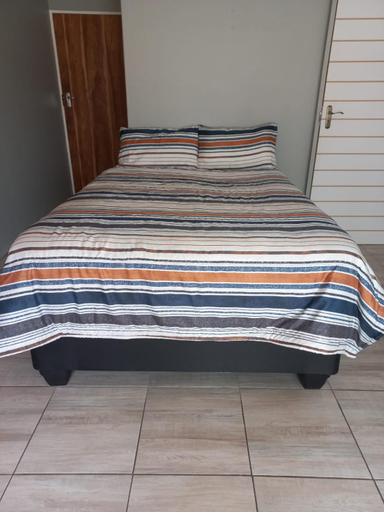 Others 4, Park guesthouse, Gert Sibande