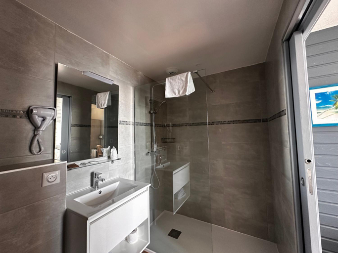 Bathroom 2, Hotel A RENA D'ORU, Corse-du-Sud