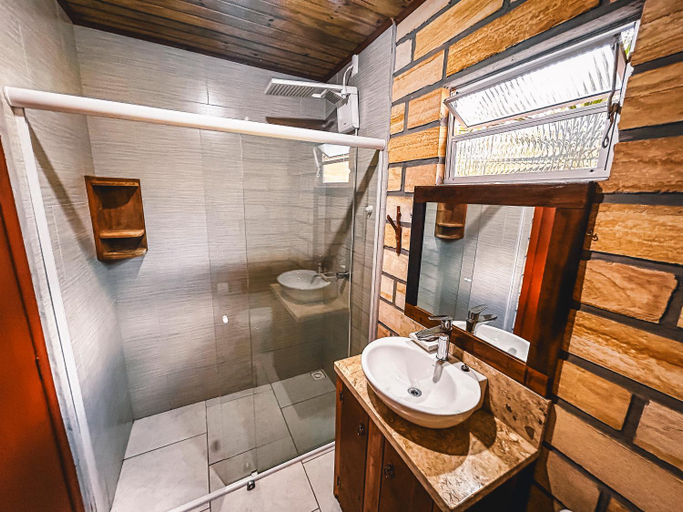 Bathroom 3, Pousada Equilibrio dos Canyons, Praia Grande