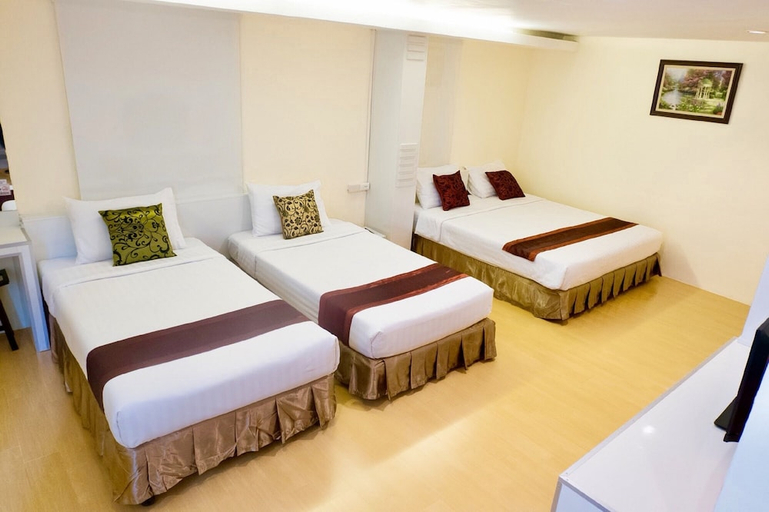 Bedroom 2, The Konnect Hotel, Ratchathewi