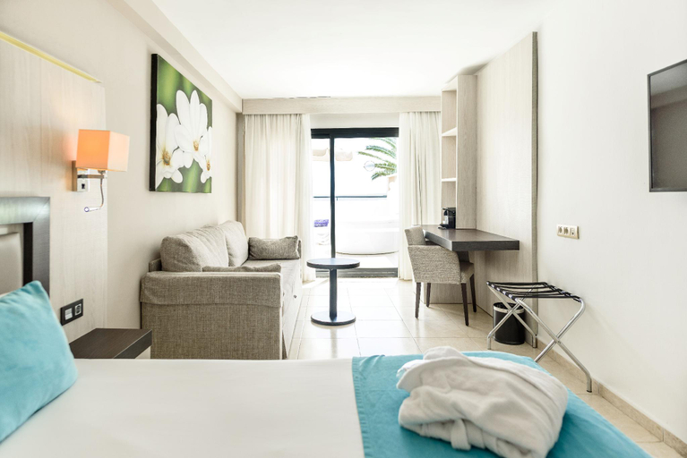 Bedroom 4, FERGUS Style Bahamas, Baleares
