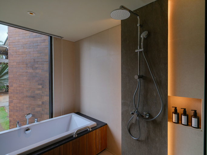 bathroom 4