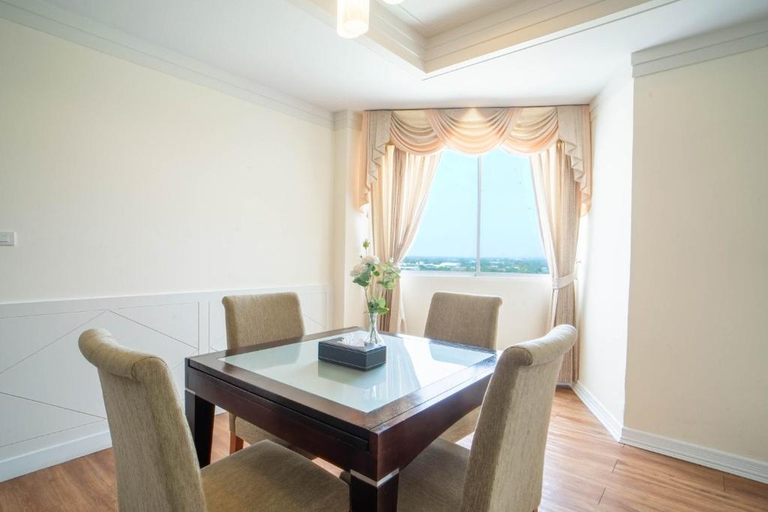 Dining Room 8