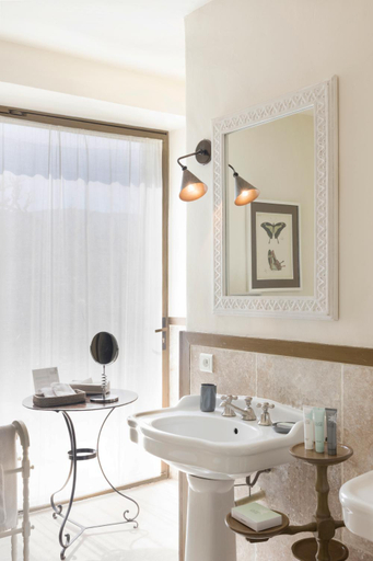 Bathroom 4, La Bastide de Marie, Maisons et Hotels Sibuet, Vaucluse