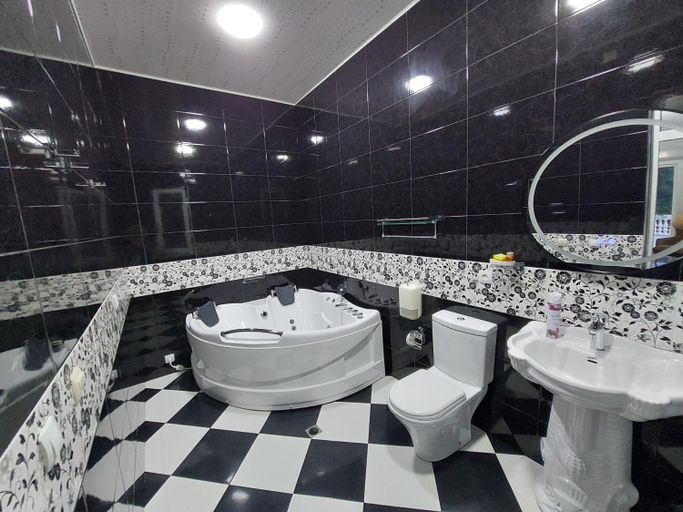 Bathroom 3, Zura palace, Batumi