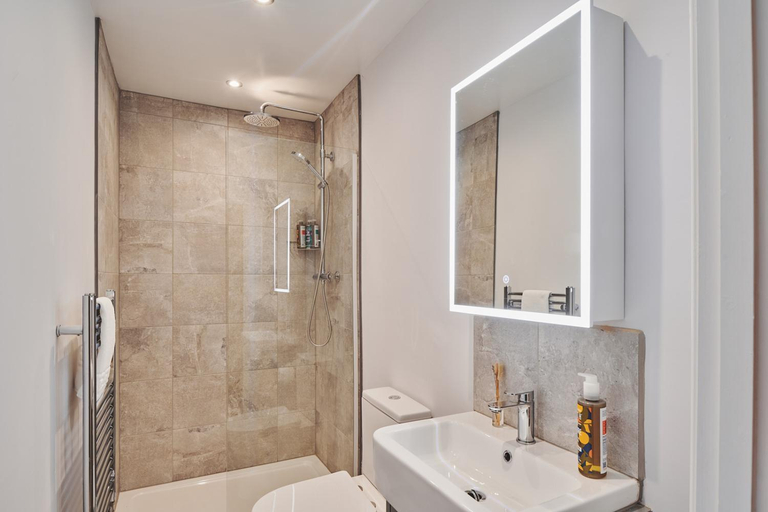 Bathroom 3, The Lansdowne Guest House, Gloucestershire