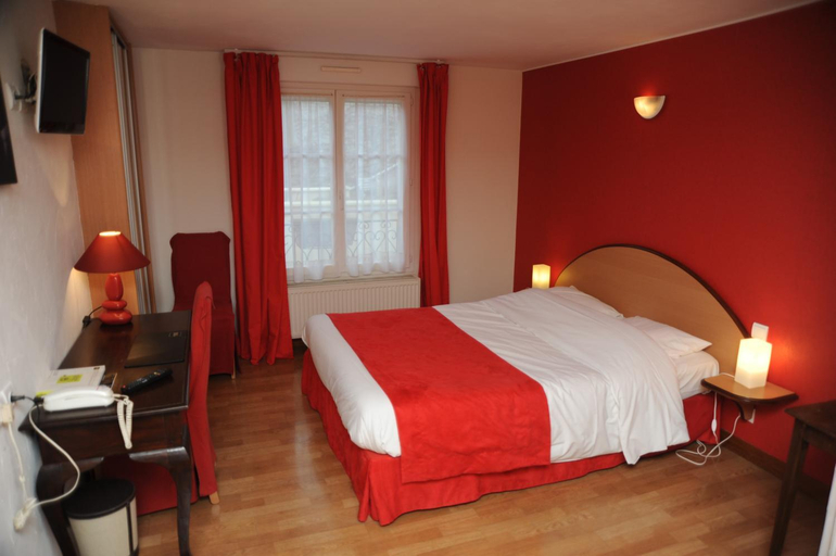 Bedroom 2, Logis Hotel Restaurant l'Ecu de France, Loiret